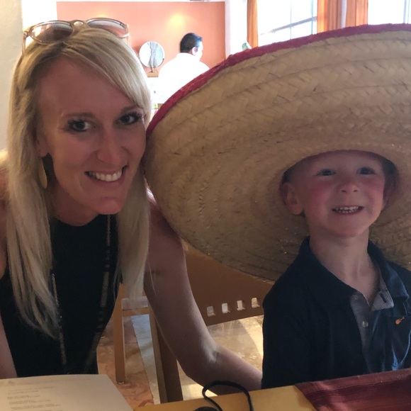 Meet your Posher, Danielle - Picture 1 of 1